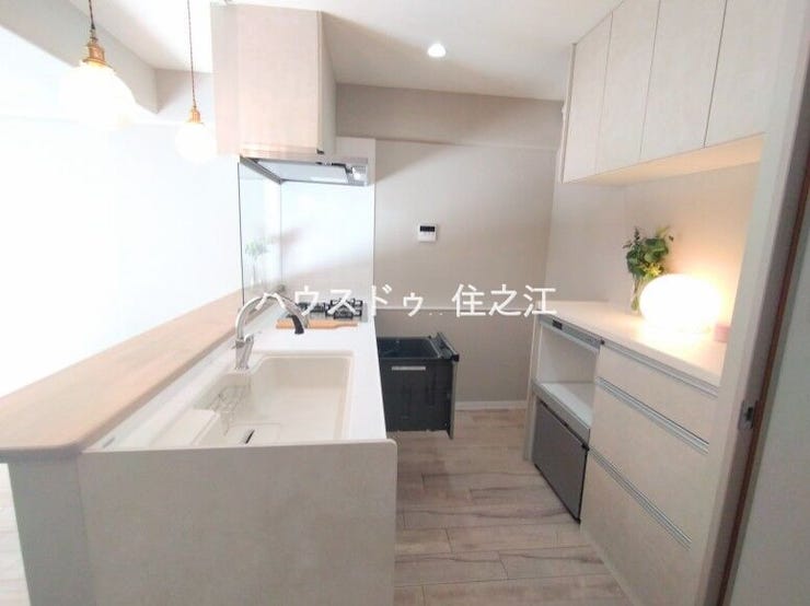 便利なカップボード付きのキッチンです♪