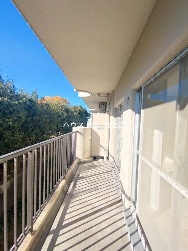 南向きバルコニーにつき陽当り良好です♪