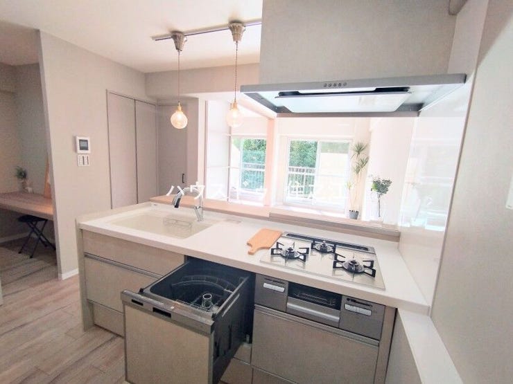 後片付けもラクラクな食洗機付です。忙しいママをサポート