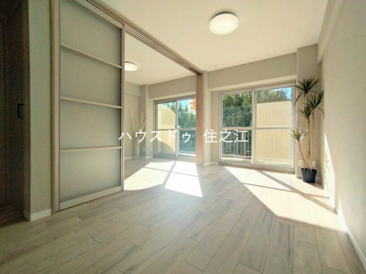 リビング・ダイニングが全面バルコニーに面しているので解放感があります♪