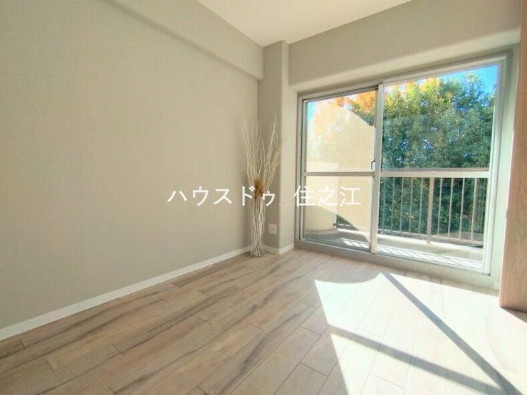 窓が有るので換気はもちろん明るく日差しの入る洋室です♪