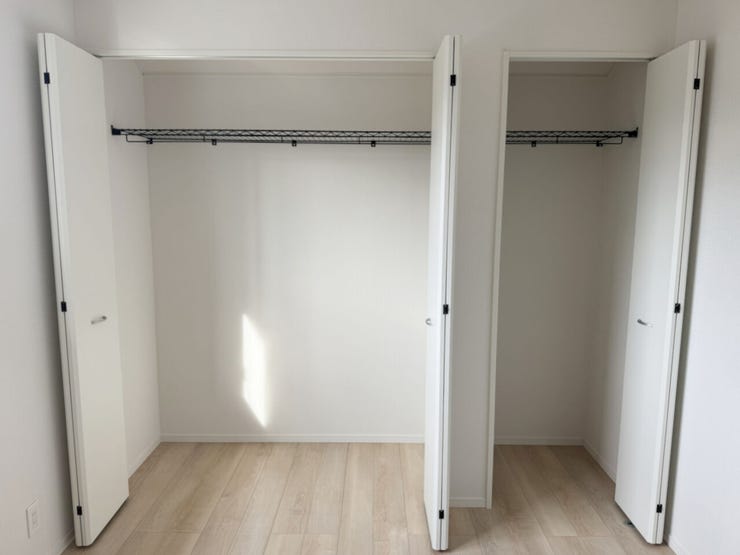 室内(2025年11月)撮影
◎本日案内可能◎
収納付きなので、かさばる衣類や雑貨類もたっぷりと収納できます♪