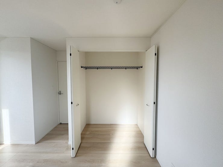 室内(2025年11月)撮影
◎本日案内可能◎
豊富な収納スペースで用途に合わせて使用ができ、お部屋もすっきり広々♪