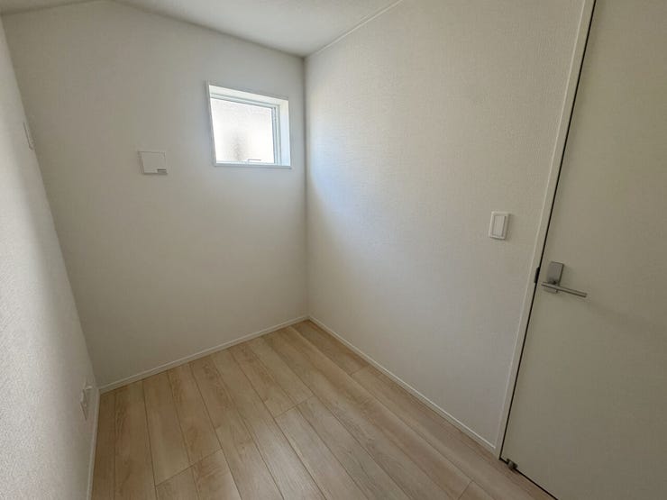 室内(2025年11月)撮影
◎本日案内可能◎
テレワークルームは仕事部屋としてはもちろん、趣味のお部屋としてもお使いいただけます!