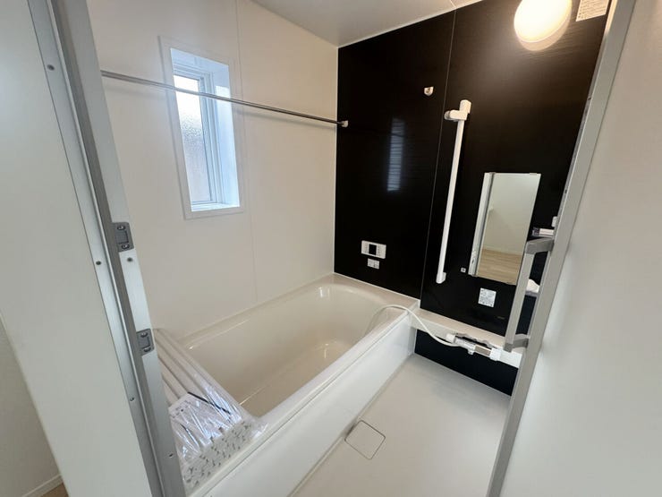 室内(2025年11月)撮影
◎本日案内可能◎
毎日の入浴を快適に過ごしていただけるゆったりスペースの換気暖房乾燥機付きユニットバス。