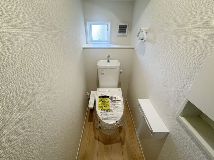 室内(2025年11月)撮影
◎本日案内可能◎
各階に洗浄機能付きトイレが設置されています。