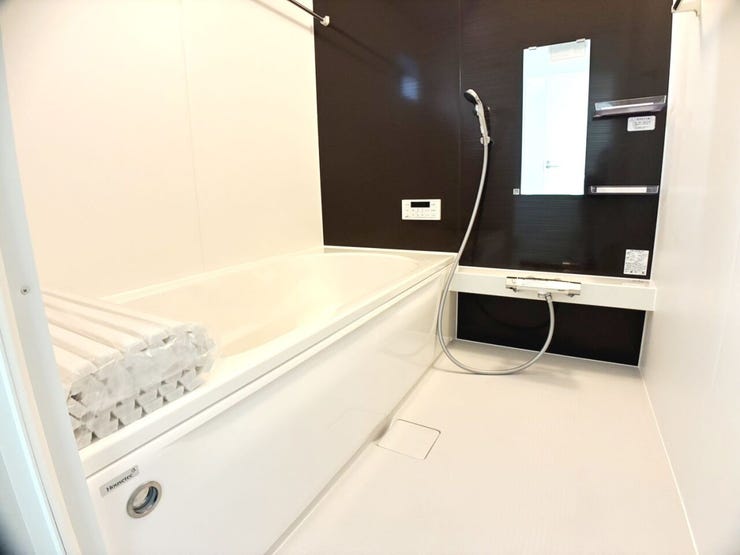 ◎浴室(2/1撮影)
お子様と一緒にバスタイムを楽しめる1坪タイプの広々浴室!
雨の日や、花粉の時期のお洗濯にうれしい浴室乾燥機付!