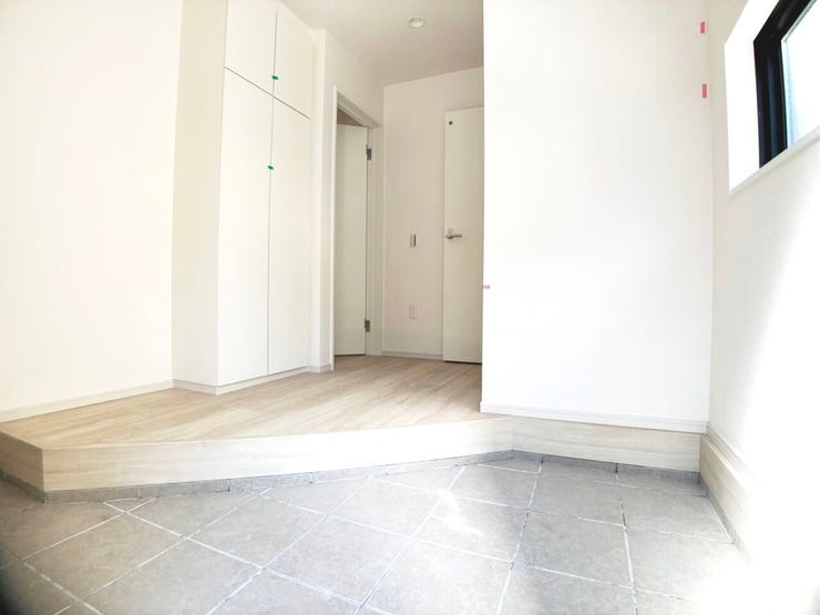 ◎玄関(2/1撮影)
シューズボックスは天井まで高さのあるトールタイプ◎コンパクトなサイズ感ですが、余分な空間がない長方形の形なのでたくさん収納できます!