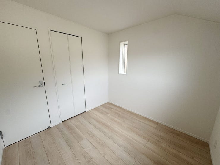 室内(2025年11月)撮影
◎本日案内可能◎
リビングや洋室のフローリングは傷に強い、美しい仕上がり♪特殊加工を施しており、お掃除も楽々です。