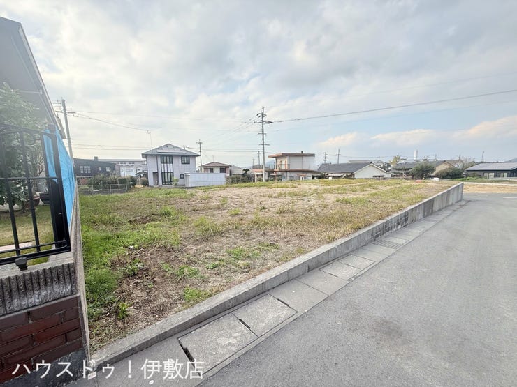 【外観】
【外観写真】
・区画整理地内!周辺にスーパーやコンビニ、公園等あり住環境良好!