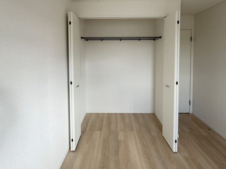 室内(2025年11月)撮影
◎本日案内可能◎
全居室収納付きですので、お部屋を広くお使いいただけます。