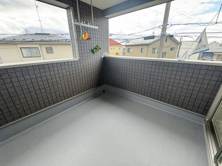 室内(2025年11月)撮影
◎本日案内可能◎
広々バルコニーは明るい光が差し込み、洗濯物も良く乾きます。