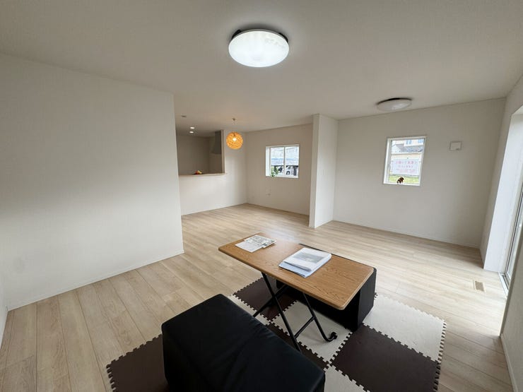 室内(2025年11月)撮影
◎本日案内可能◎
22帖の広々LDK!シンプルですっきりとしたデザインです。