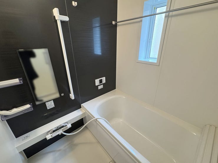 室内(2025年11月)撮影
◎本日案内可能◎
足を伸ばしてリラックスできる1坪タイプの浴室♪