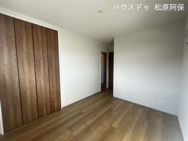 2階5.7帖の洋室