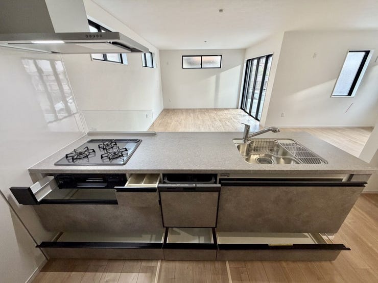 食器洗乾燥機付で忙しいママをサポート♪収納もたっぷりあるのできれいを保てます♪