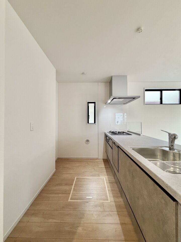 キッチンまわりも広さを意識して設計しましたので、動線が比較的スムーズです。