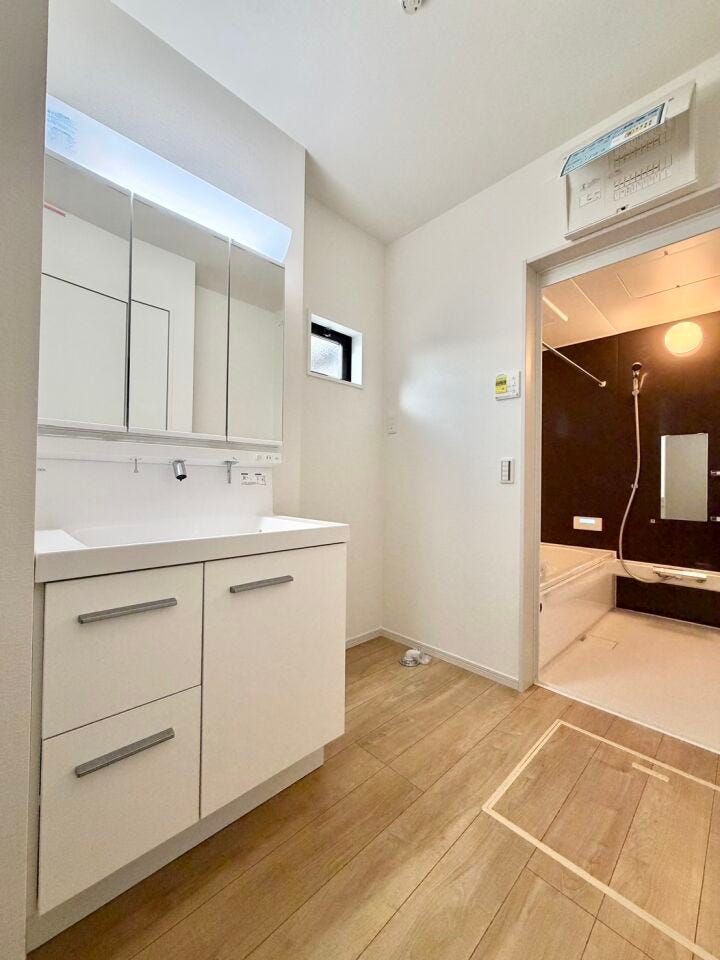 忙しい朝にうれしい洗髪洗面化粧台付が便利です♪