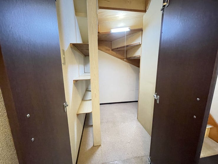 ◇1階階段下収納