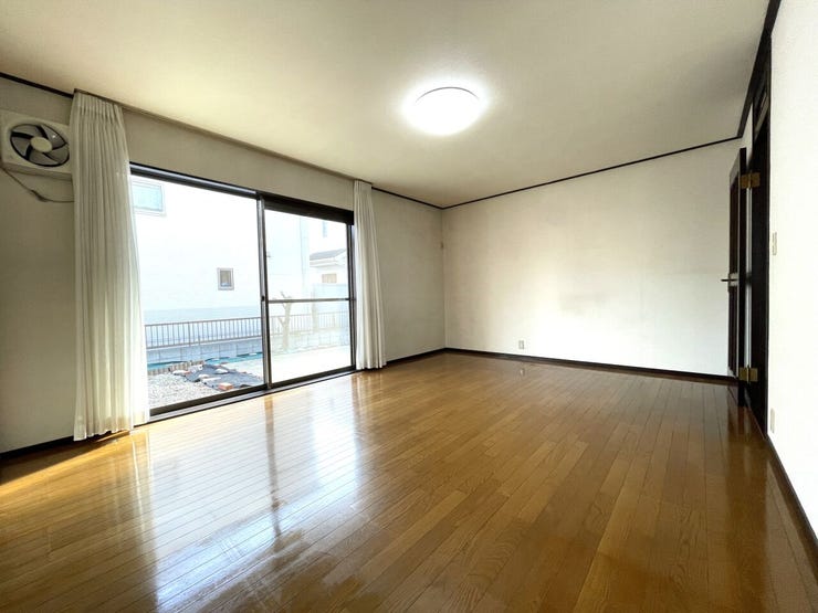 ◇1階洋室(約11帖)別アングル
南東から暖かい日差しが差し込みます♪