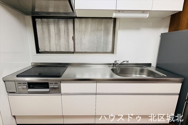 ※イメージ画像(実際の写真をCG合成したものになります)
収納をたくさん備え、作業スペースも広く、料理や片付けがしやすい使い勝手の良いキッチンです。