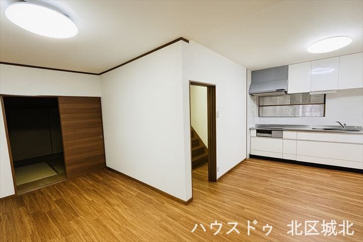 ※イメージ画像(実際の写真をもとに家具等をCGで除去したものになります)
家族が自然と集まる明るいリビングダイニング。食事・団らん・ゆったりとした時間まで幅広く使える快適な空間です。