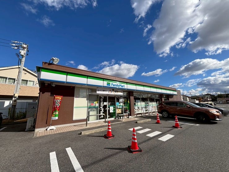 ファミリーマート大高店 徒歩9分(約650m)