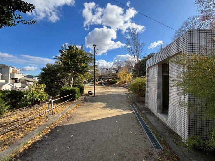 青山公園 徒歩5分(約400m)