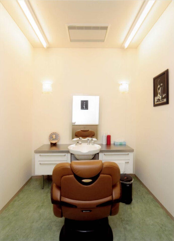 撮影時期不明
プライベート散髪室です。