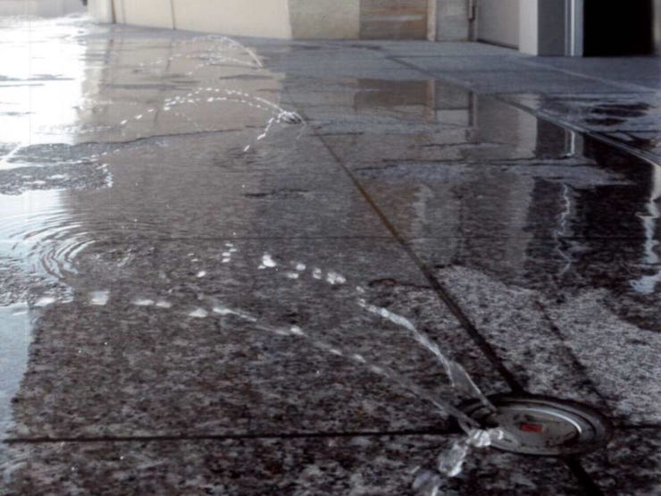 現地(2025年9月)撮影
消雪パイプです。