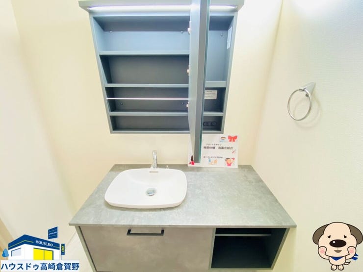 水撥ねが気にならないシンク。足元スッキリなフロートタイプ。掃除もしやすく、気分も軽やかに!