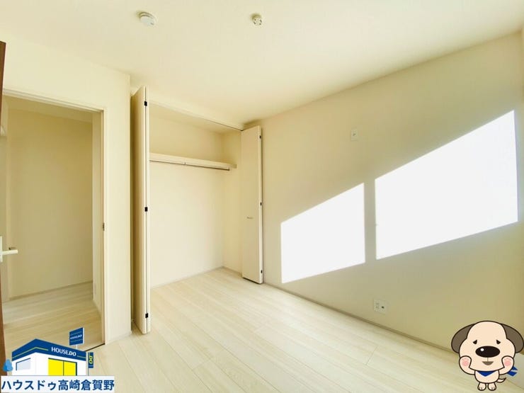 陽当たりの良い窓際で、リモートワークも捗る!私だけの多目的空間。