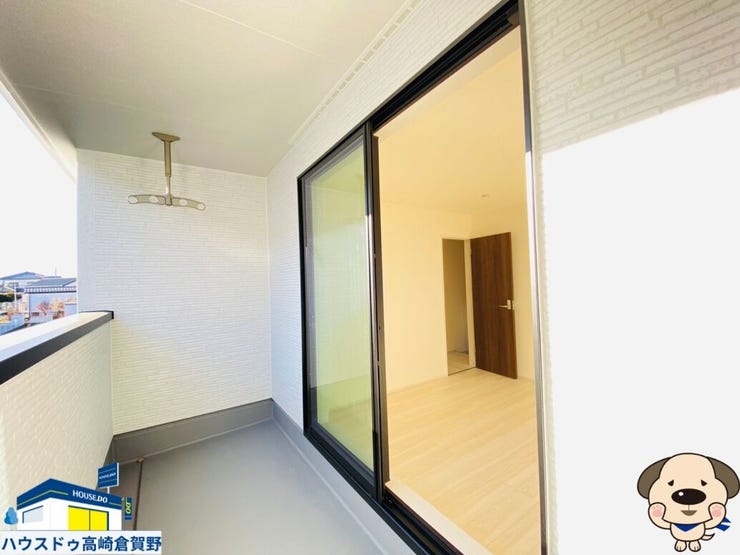 お天気関係なしで洗濯物を干せるのが嬉しい!家族の笑顔も守る屋根付きバルコニー。