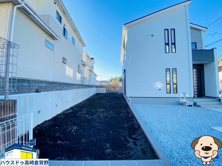 土いじりや家庭菜園を楽しむのにぴったり。四季の移ろいを身近に感じる暮らし。