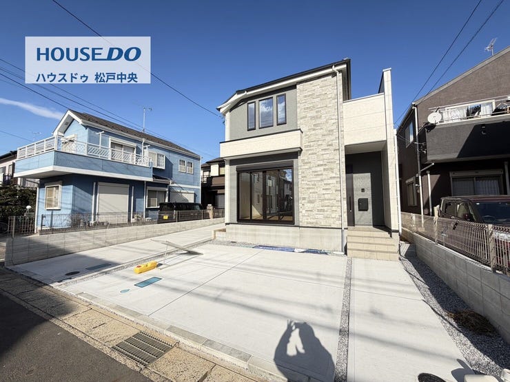 【外観】
◎外観(12/5撮影)
【8.0mの広々前面道路◎陽当たり良好♪】
◆TX「南流山」駅 歩18分!
流鉄流山線「鰭ケ崎」駅 歩8分!
◆お子様の学校は、鰭ケ崎小学校・南流山中学校