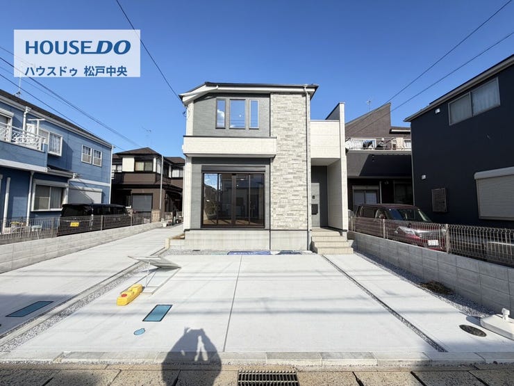 ◎外観(12/5撮影)
広々リビングは、3.1帖の洋室と18.2帖のLDKに間仕切対応可能!
1階LDK内にはWIC、洗面所横には大容量のファミクロを採用した充実した収納スペースのある1棟です!