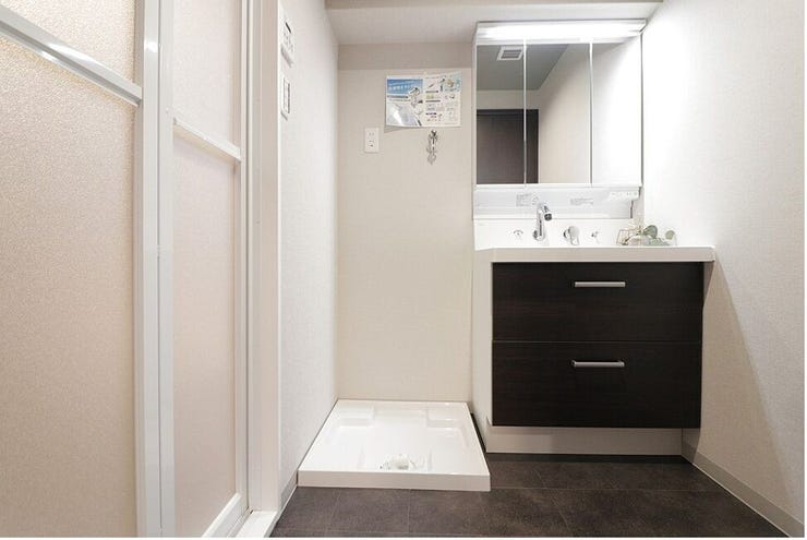 三面鏡のシャンプードレッサー
洗濯機置き場