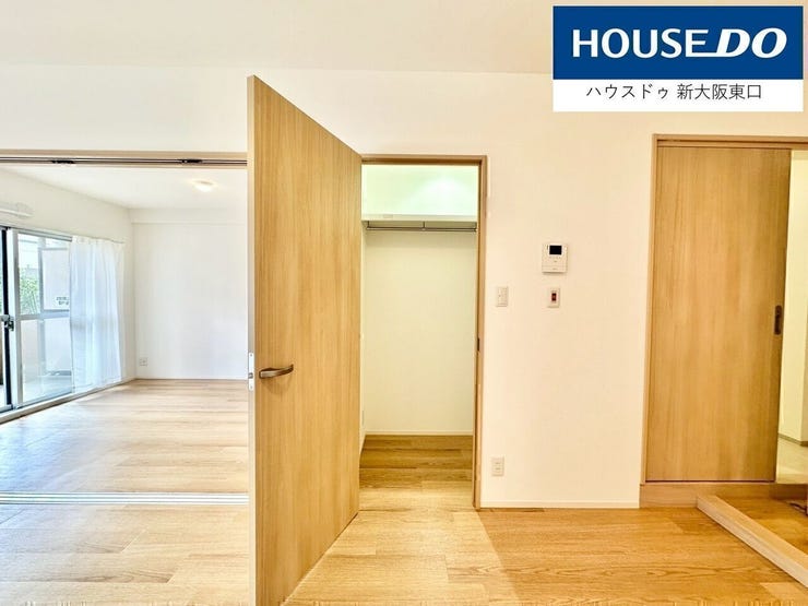 リビングにもウォークインクローゼットがございます。