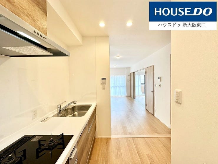 キッチンからも南向きのバルコニーが望めます。