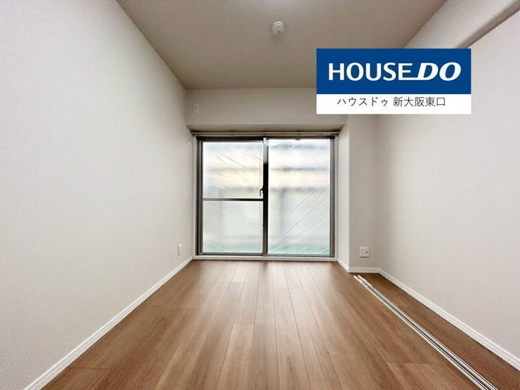 南向きのバルコニーがありクローゼットもある6.1帖の寝室です。