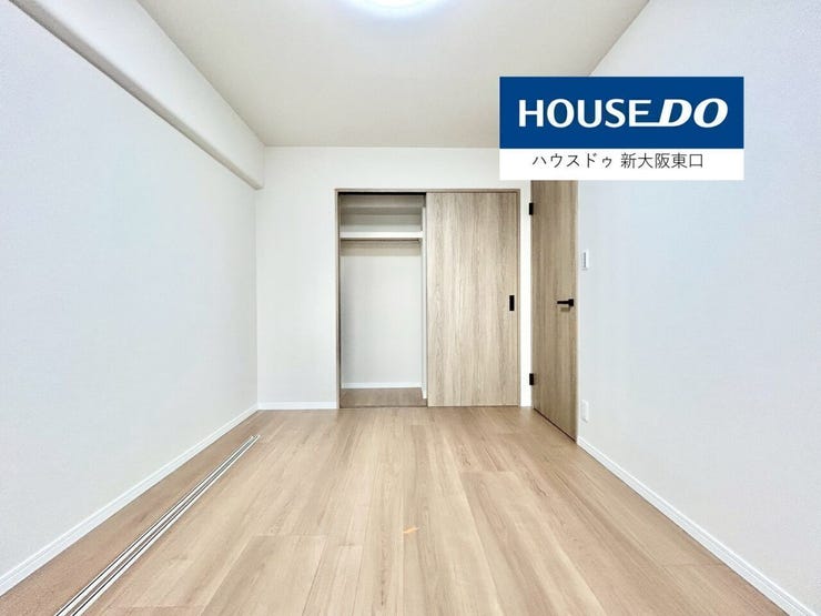 南向きのバルコニーがありクローゼットもある6.1帖の寝室です。