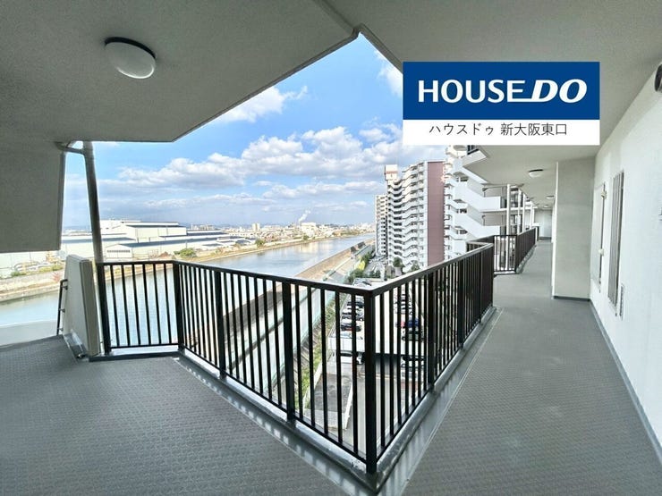 広くて綺麗な玄関前の廊下です。