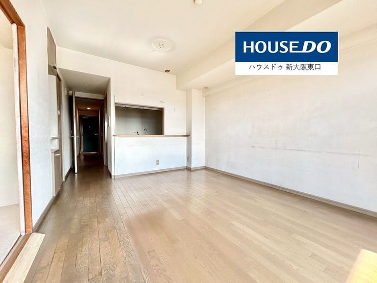 【外観】
リフォーム前の写真です。
13帖リビング
リフォームが終わるとすぐに無くなってしまう可能性があるので、リフォーム前に見て頂くのがおすすめ!