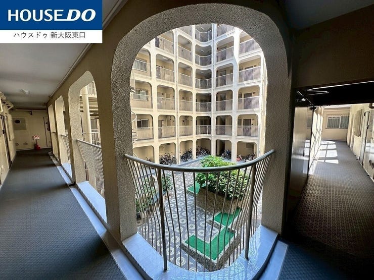 中庭があり外国風な造りと雰囲気です。