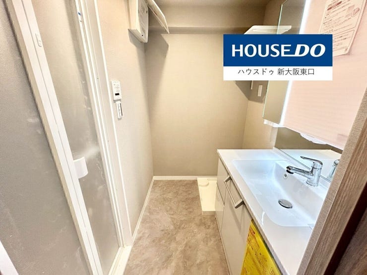 奥は洗濯機置き場です。