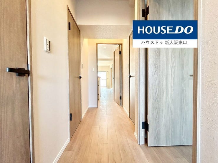 玄関からの廊下です。
(リフォーム前です)