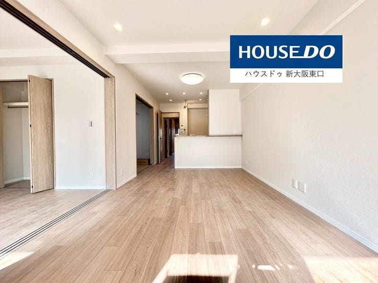 【外観】
14.5帖のLDKで南向きのバルコニーがあります。
左は5.7帖の洋室です。
(リフォーム前です)