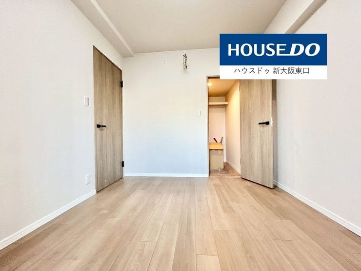 6帖の寝室です。
ウォークインクローゼットと北向きの窓があります。