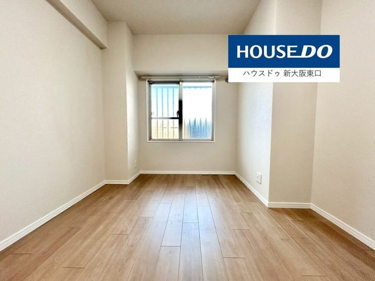 6帖の寝室です。
ウォークインクローゼットと北向きの窓があります。