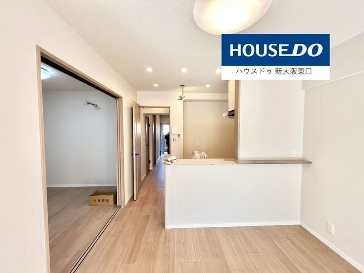 14.5帖のLDKで南向きのバルコニーがあります。
左は4.9帖の子供部屋です。
(リフォーム前です)